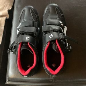 Brand New Mens Peloton Shoes w/clips size 46 Which is size 12 in US